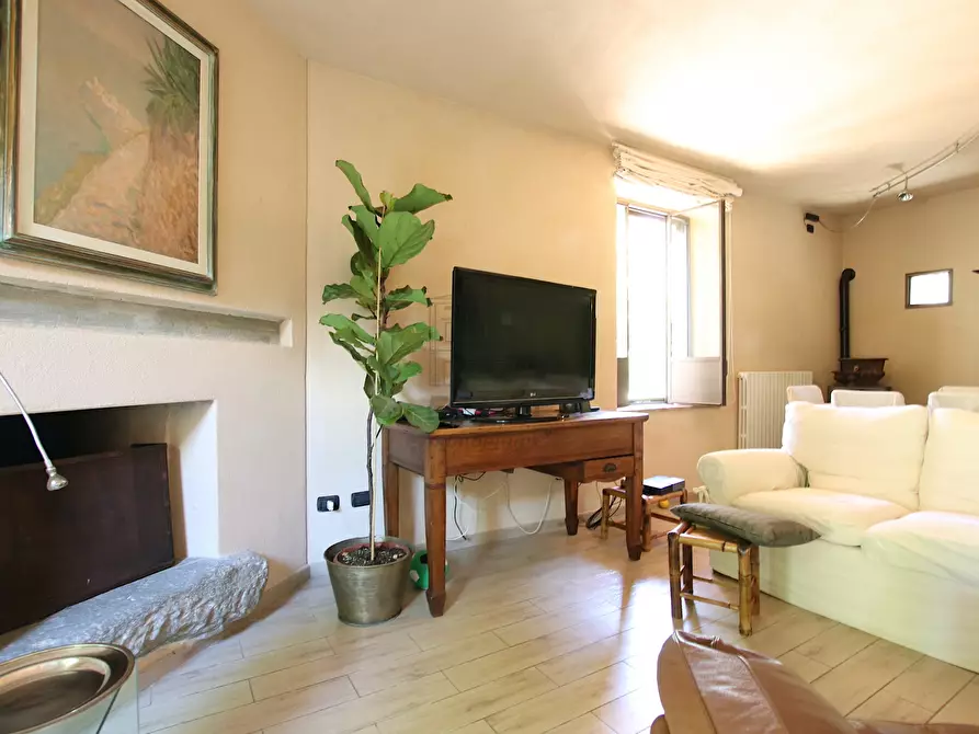 Immagine 44 di Villa in vendita  in Via di segromigno a Capannori