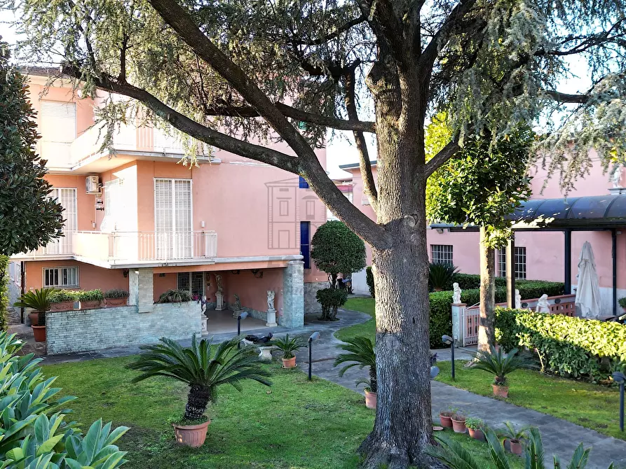 Immagine 20 di Villa in vendita  in Via Teresa Bandettini a Lucca