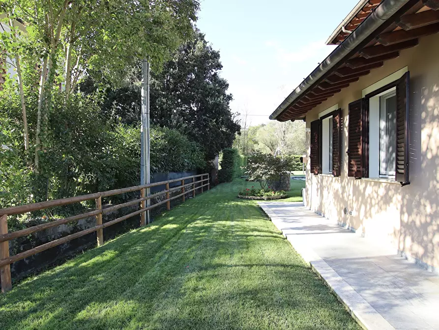 Immagine 12 di Villa in vendita  in Via di San Ginese a Capannori