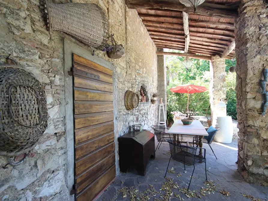 Immagine 7 di Rustico / casale in vendita  a Lucca