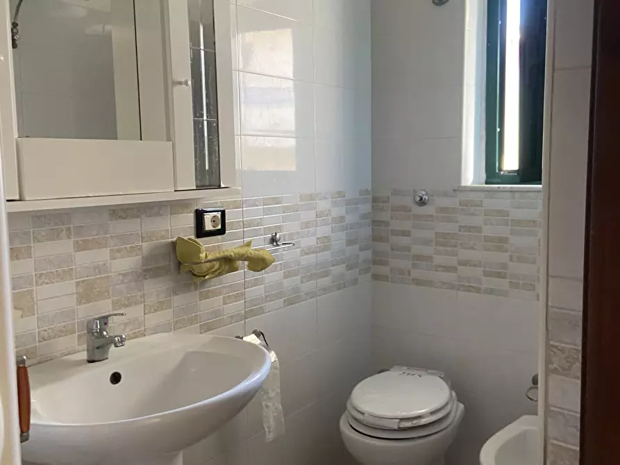 Immagine 12 di Bilocale in affitto  in Case Popolari Via Saracinello 7-15 a Reggio Di Calabria