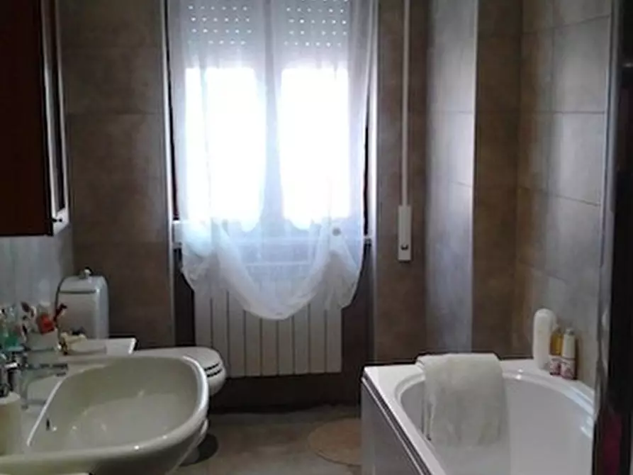 Immagine 8 di Quadrilocale in vendita  a Ameglia