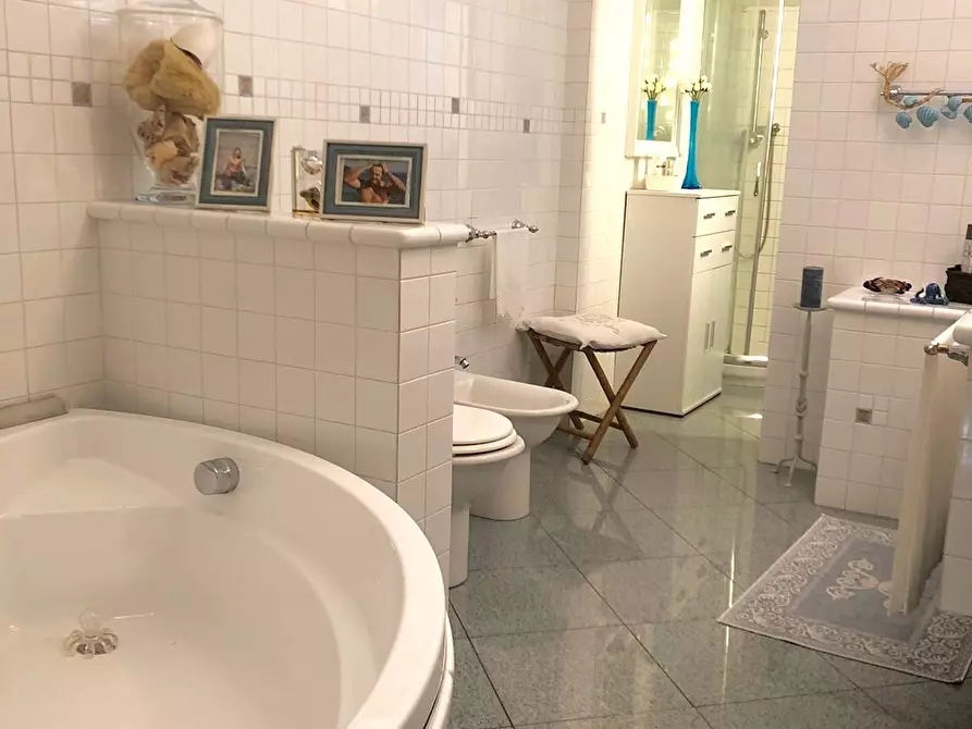 Immagine 13 di Casa semindipendente in vendita  a Castelnuovo Magra