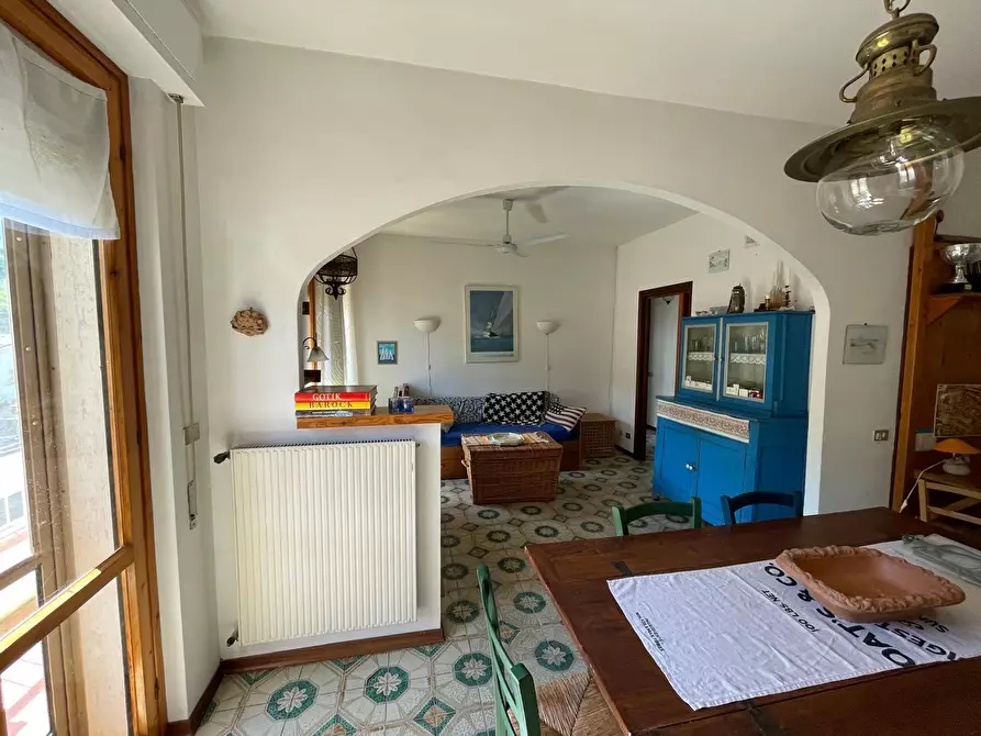 Immagine 1 di Bilocale in vendita  a Ameglia