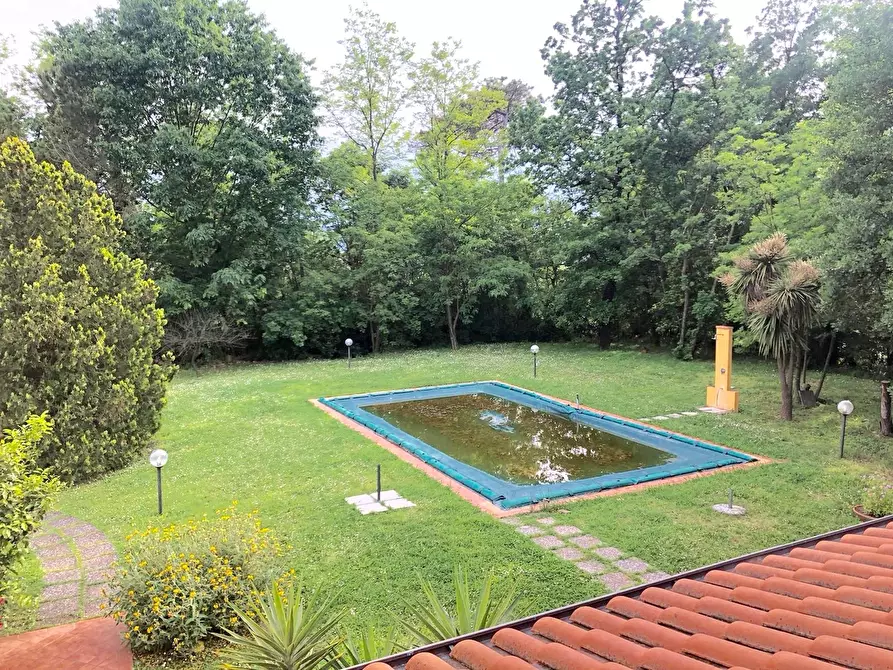 Immagine 18 di Villa in vendita  a Castelnuovo Magra