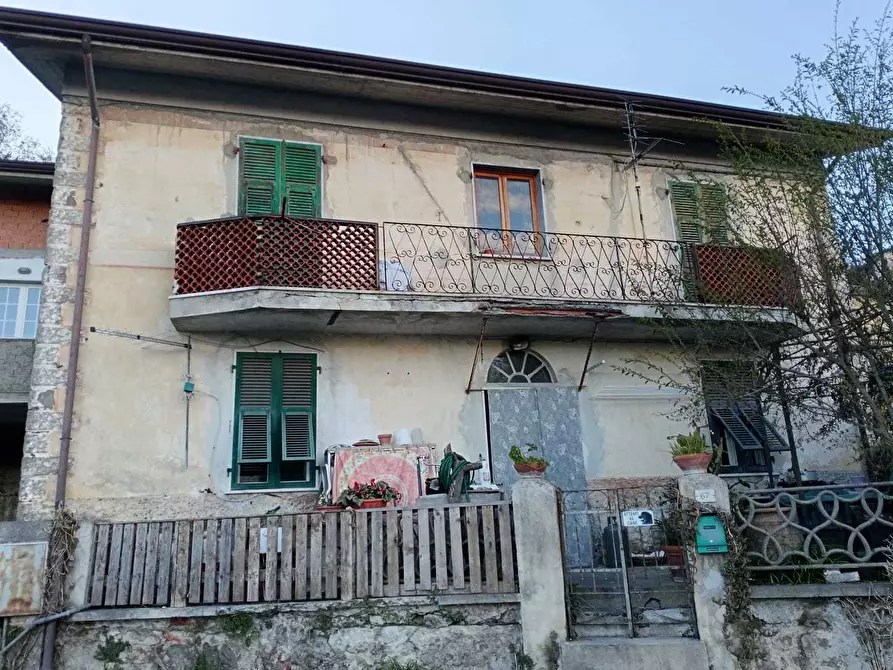 Immagine 1 di Casa semindipendente in vendita  a Ameglia