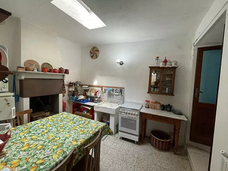 Immagine 17 di Pentalocale in vendita  in Piazza XIII Dicembre 6 a Ameglia