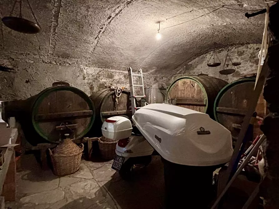 Immagine 39 di Villa in vendita  a Castelnuovo Magra