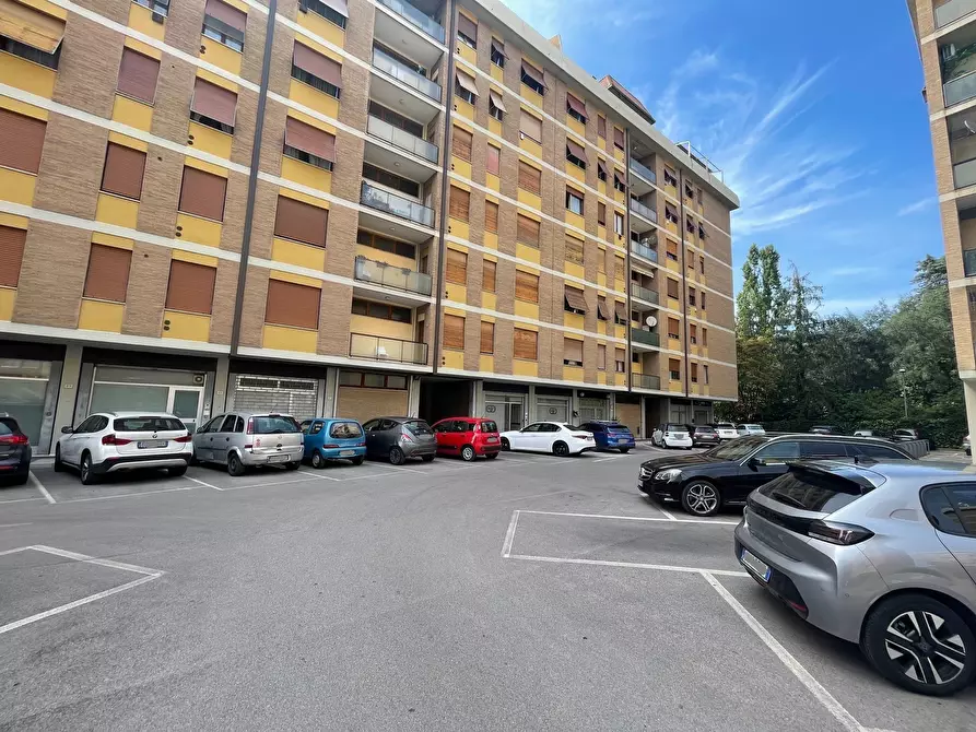 Immagine 7 di Locale commerciale in vendita  in Piazzale Giotto 46 a Perugia