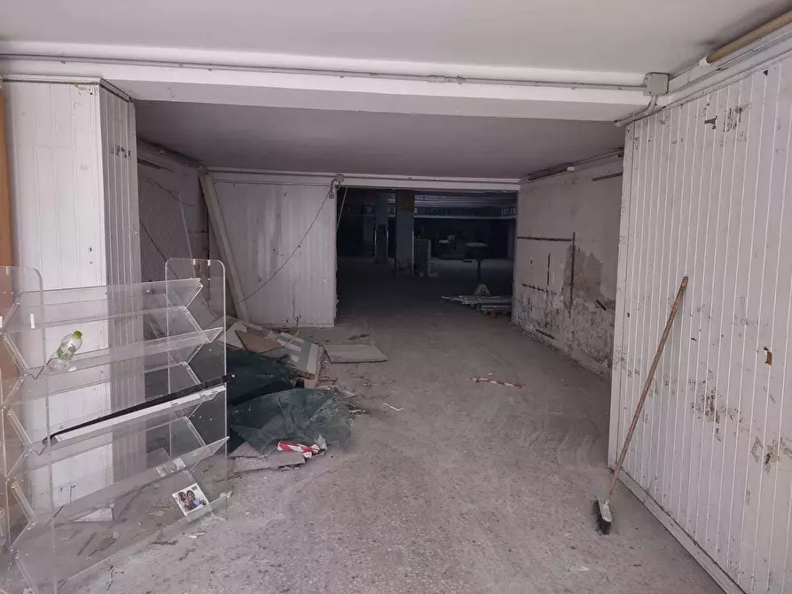 Immagine 21 di Magazzino in affitto  a Jesi