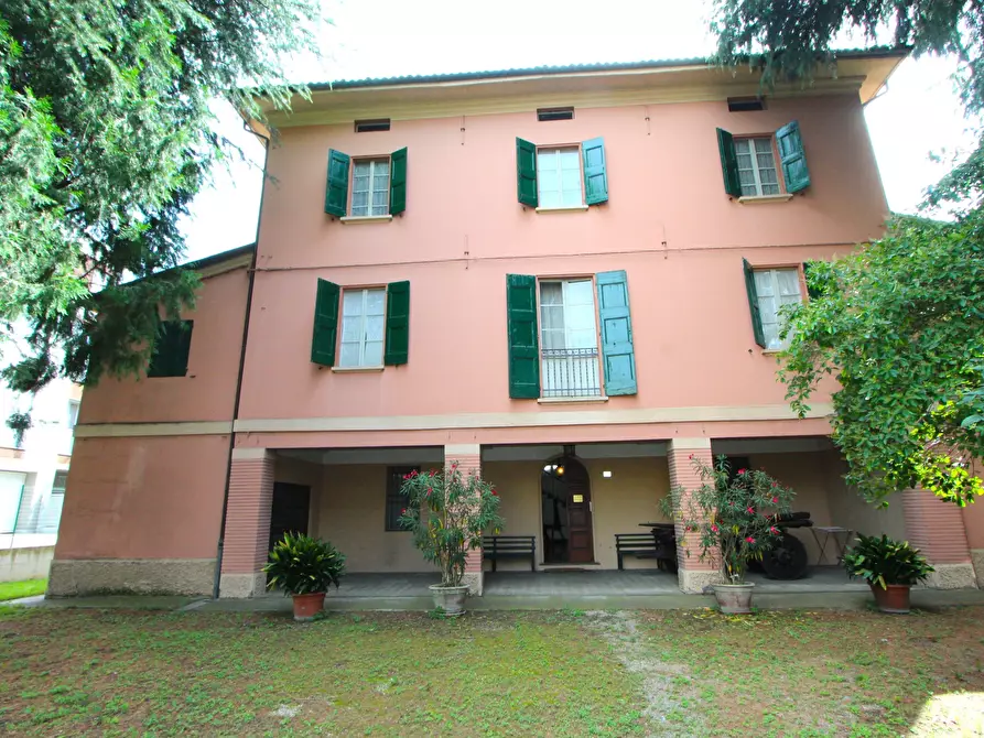 Immagine 1 di Villa in vendita  in Via Provinciale a Valsamoggia