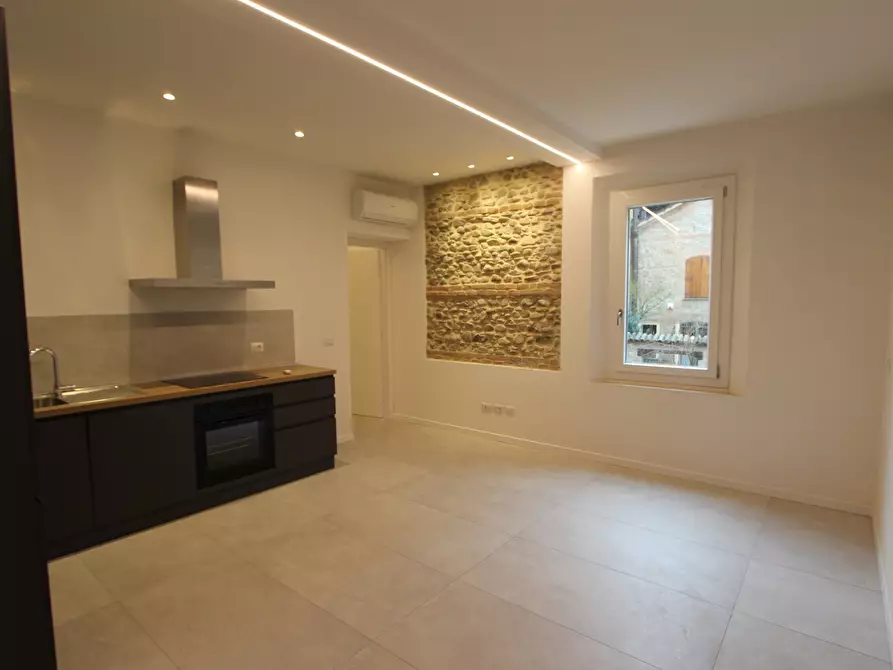 Immagine 2 di Appartamento in vendita  in Piazza Giuseppe Garibaldi a Valsamoggia