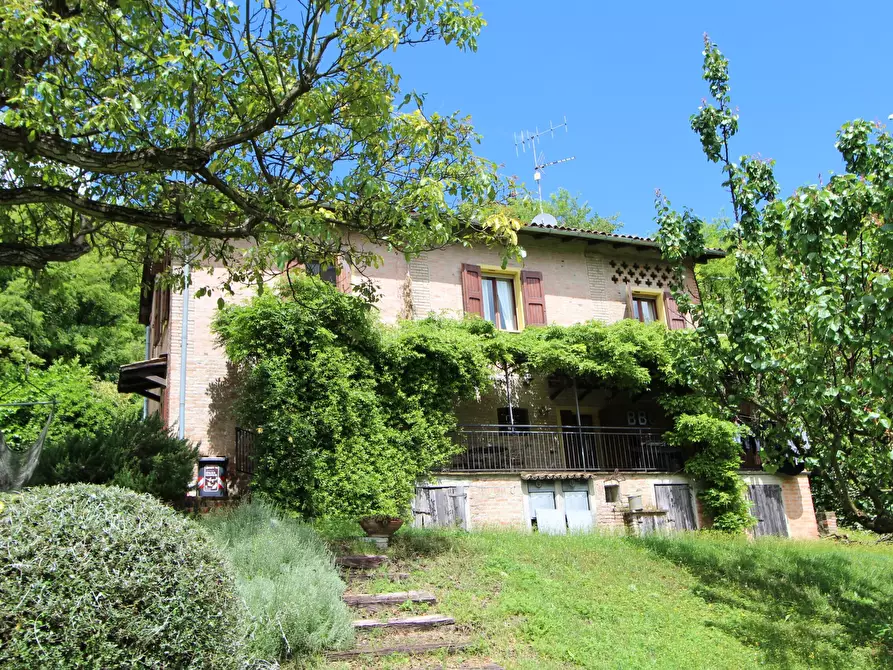 Immagine 1 di Casa indipendente in vendita  in Via Sassuolo a Valsamoggia