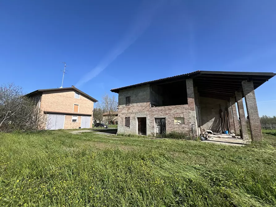 Immagine 1 di Porzione di casa in vendita  in Viale M. di Canossa a Valsamoggia