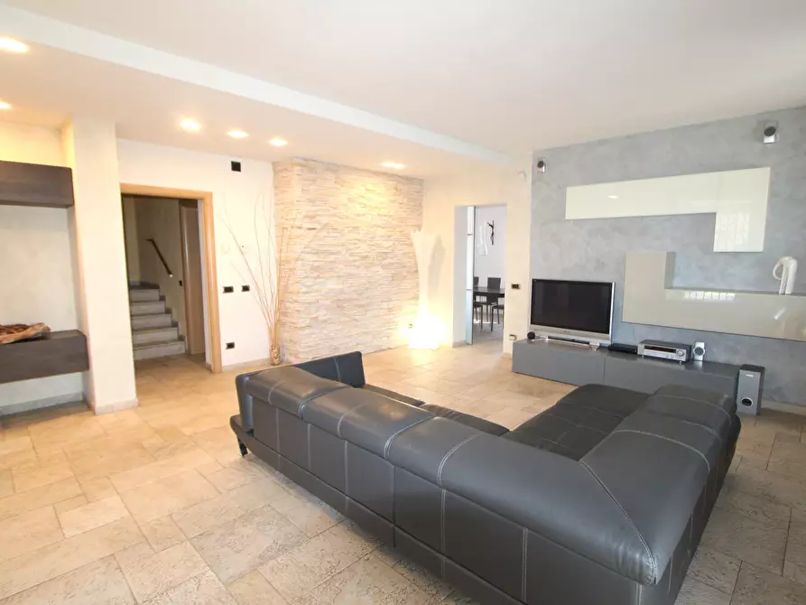 Immagine 4 di Villa in vendita  in Via Augusto Ferrari a Valsamoggia