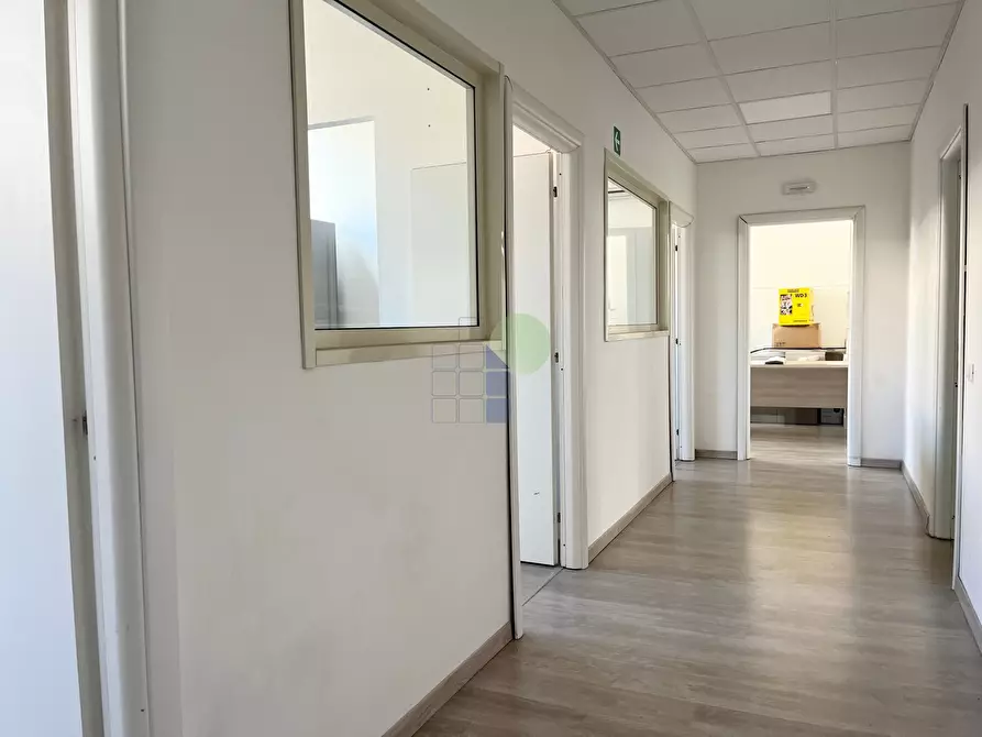 Immagine 30 di Attività artigianale in affitto  in Via dell' Artigianato 45 a Livorno