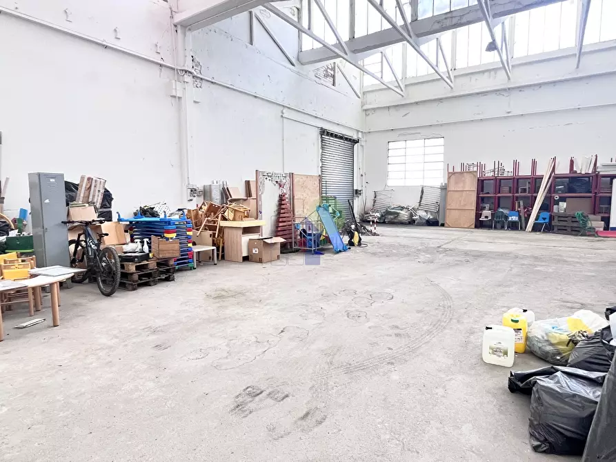 Immagine 29 di Attività artigianale in vendita  in Via Grotta delle Fate 89 a Livorno