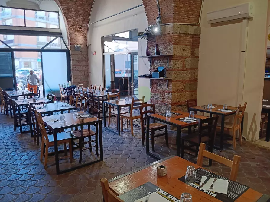 Immagine 2 di Bar / Ristorante in vendita  in Piazza del Luogo Pio 4 a Livorno