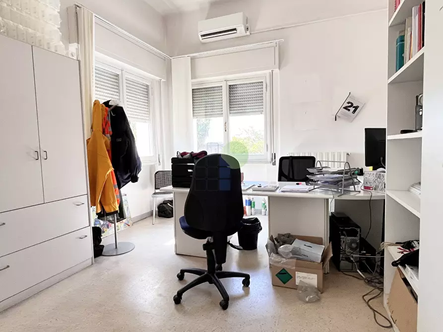 Immagine 11 di Ufficio in affitto  in Via L. da Vinci 35 a Livorno