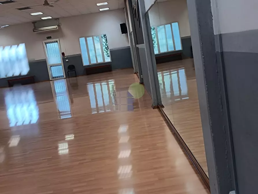 Immagine 4 di Attività artigianale in vendita  in Viale Giacomo Leopardi 41 a Livorno