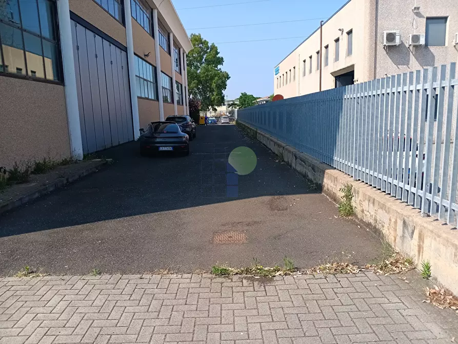 Immagine 1 di Attività artigianale in vendita  in Via dell'artigianato 43 a Livorno