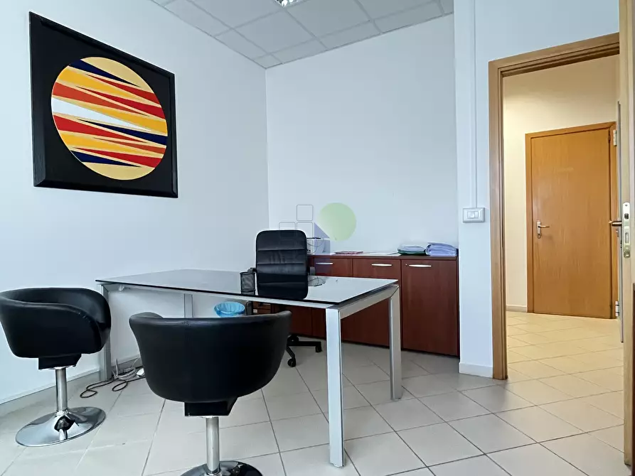 Immagine 6 di Ufficio in vendita  in Via dell' Artigianato 11 a Livorno