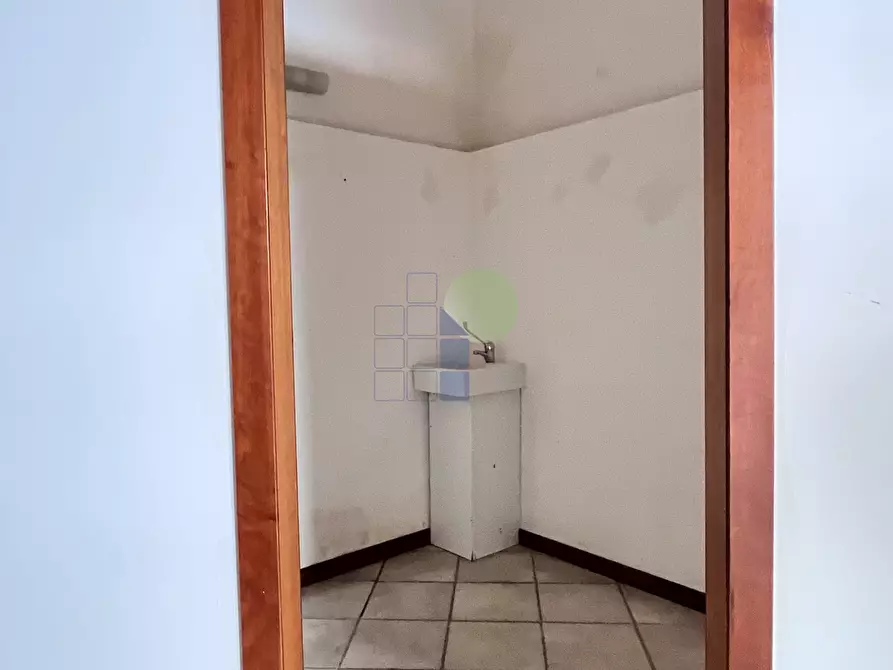 Immagine 6 di Capannone industriale in vendita  in Via Michon 48 a Livorno