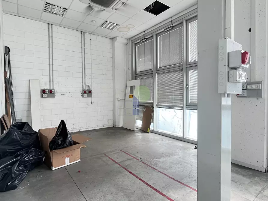 Immagine 26 di Attività artigianale in affitto  in Via  Cimarosa 55 a Livorno