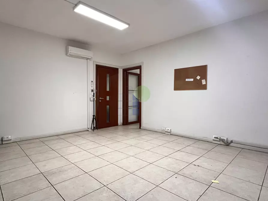 Immagine 6 di Ufficio in affitto  in Via L. da Vinci 36 a Livorno