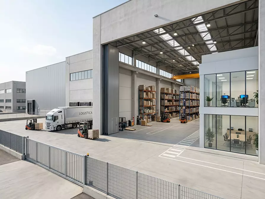 Immagine 3 di Capannone industriale in affitto  a Pietrasanta