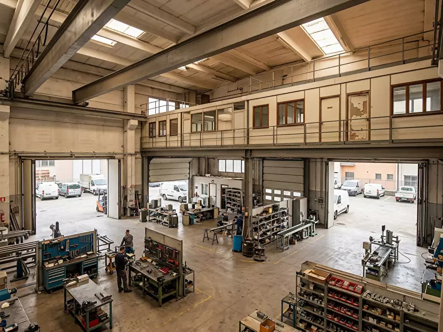 Immagine 3 di Capannone industriale in affitto  a Massa