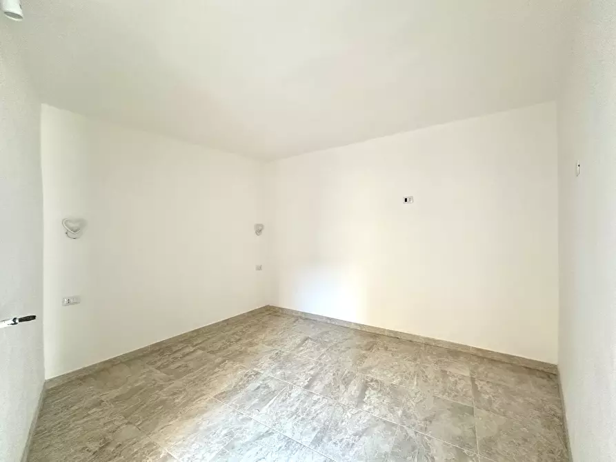 Immagine 7 di Bilocale in vendita  in Via Crosa 1 a Arona