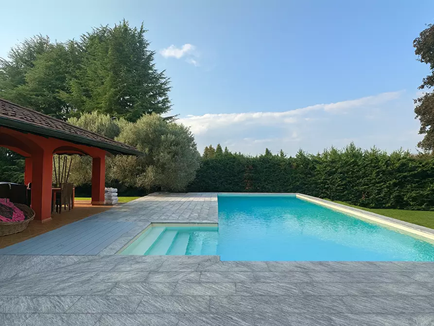 Immagine 35 di Villa in vendita  in Via Madonna della Motta 1 a Dormelletto