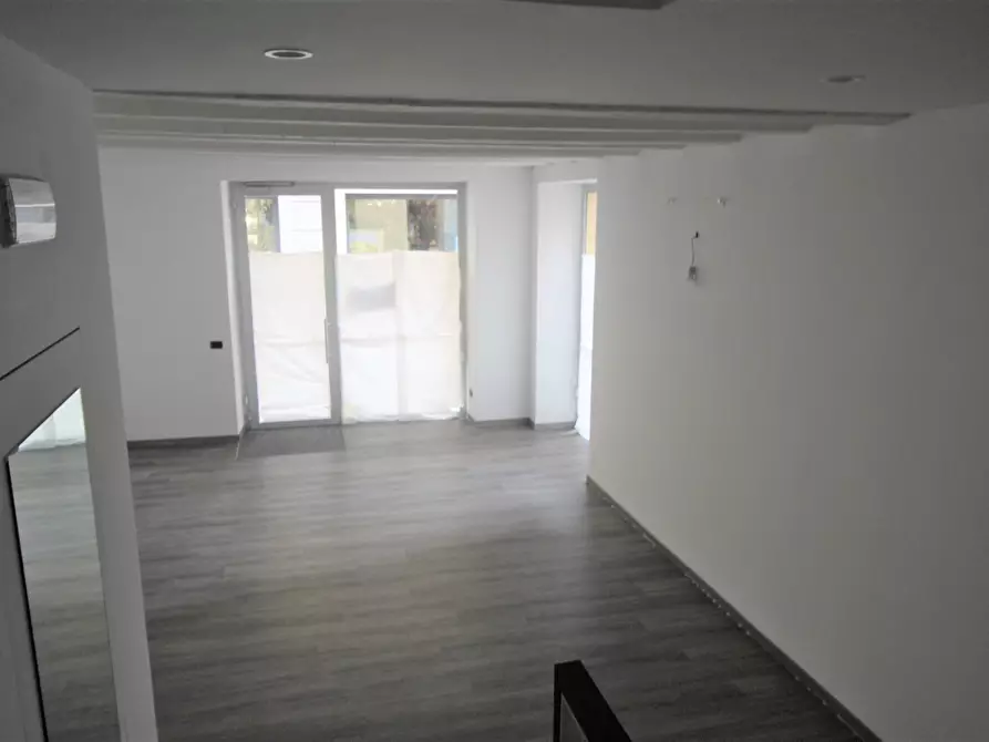 Immagine 12 di Capannone industriale in affitto  in Viale Marconi 1 a Arona