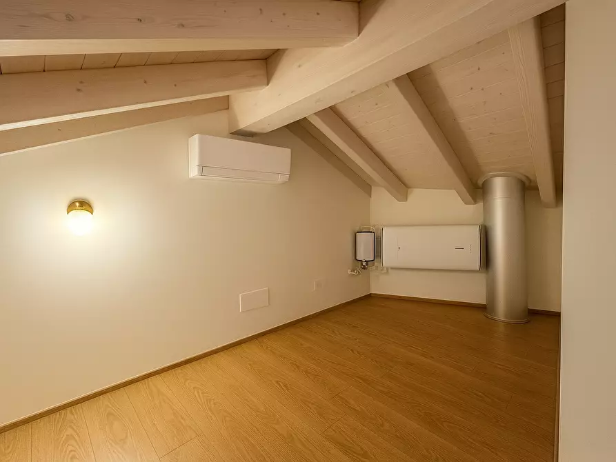 Immagine 30 di Quadrilocale in vendita  in Via Mazzini 1 a Meina