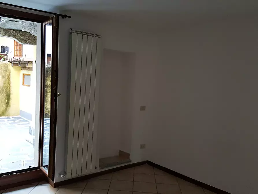 Immagine 9 di Bilocale in vendita  in Via Manzoni 1 a Arona