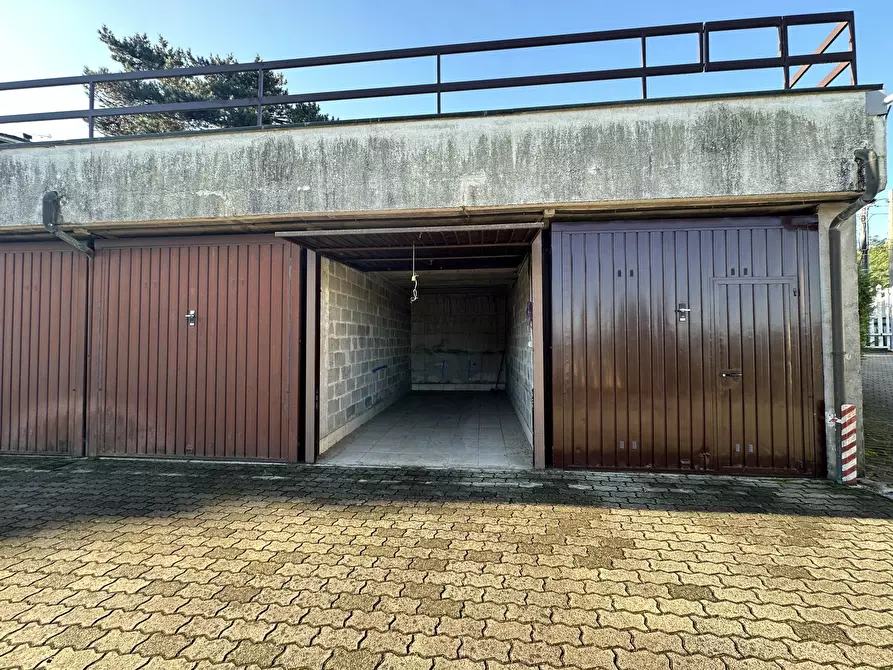 Immagine 9 di Garage in affitto  in Via Federico Tesio 1 a Dormelletto