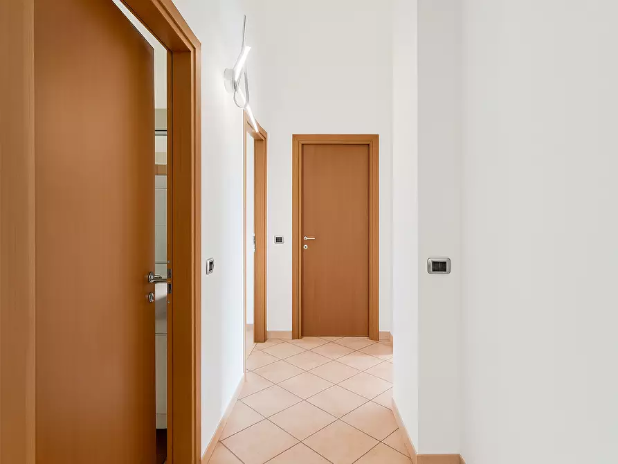 Immagine 11 di Trilocale in vendita  in Via Torino 11 a Arona