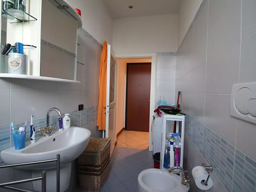 Immagine 19 di Trilocale in affitto  a Arona