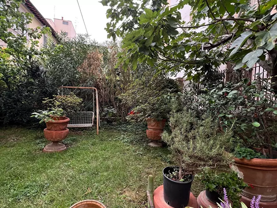 Immagine 1 di Villa in vendita  in via gallino a Firenze