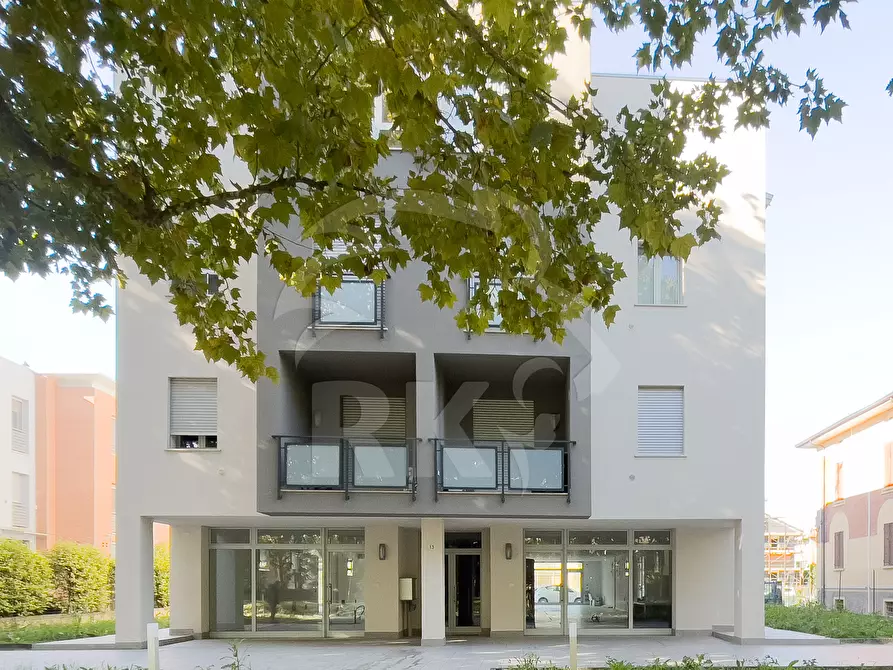 Immagine 2 di Locale commerciale in vendita  in Viale Cinque Martiri 12 a Mirandola