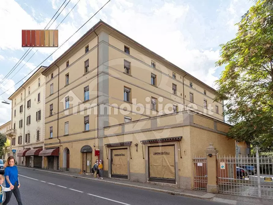 Immagine 6 di Locale commerciale in vendita  in via Castiglione a Bologna