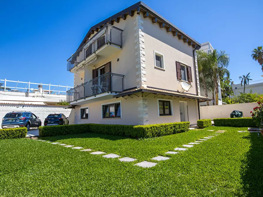 Immagine 9 di Villa in vendita  in Via Taormina 37 a Siracusa