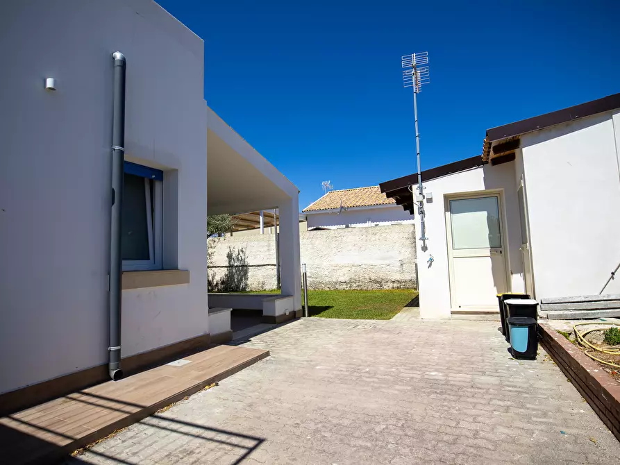 Immagine 36 di Villa in vendita  in Via Costa del Sole 37 a Siracusa