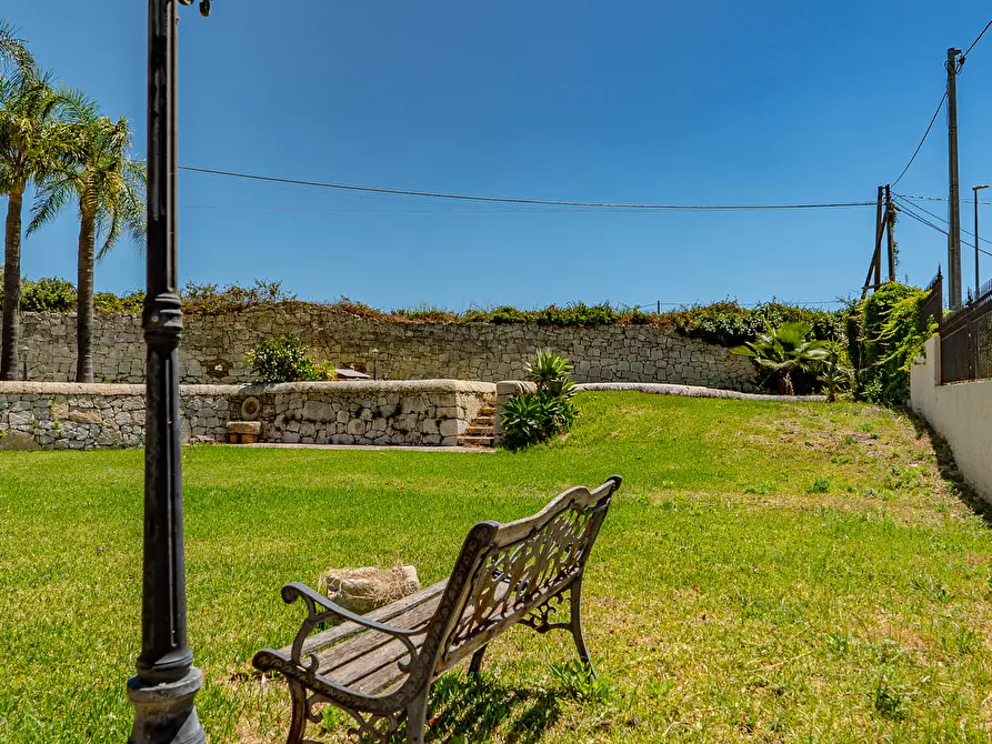Immagine 44 di Villa in vendita  in Via Agamennone 2 a Siracusa