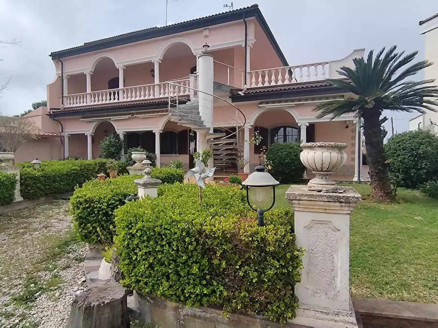 Immagine 7 di Villa in vendita  in Via Stromboli 7 a Siracusa