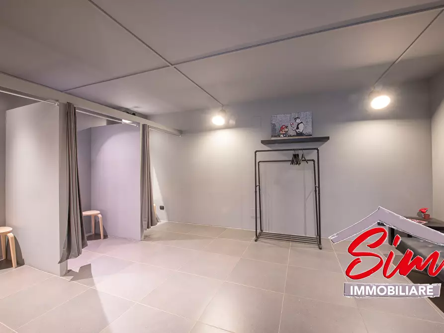 Immagine 17 di Locale commerciale in affitto  in Via Giuseppe Prina 44 a Novara