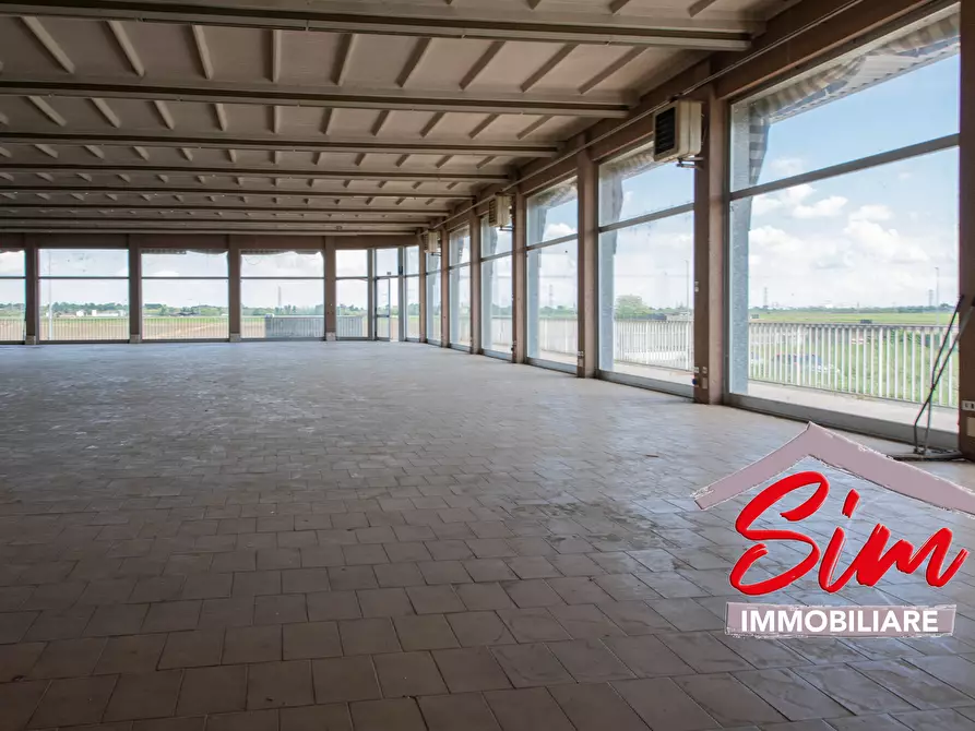 Immagine 8 di Locale commerciale in vendita  in Strada statale 229 del Lago d'Ortatrada provincial sn a Caltignaga