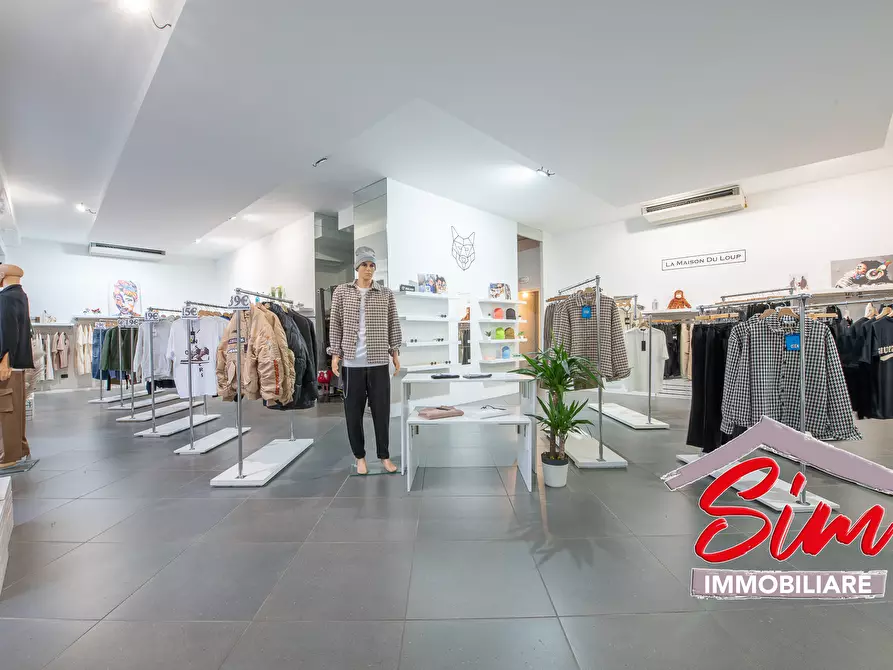 Immagine 16 di Locale commerciale in affitto  in Via Giuseppe Prina 44 a Novara