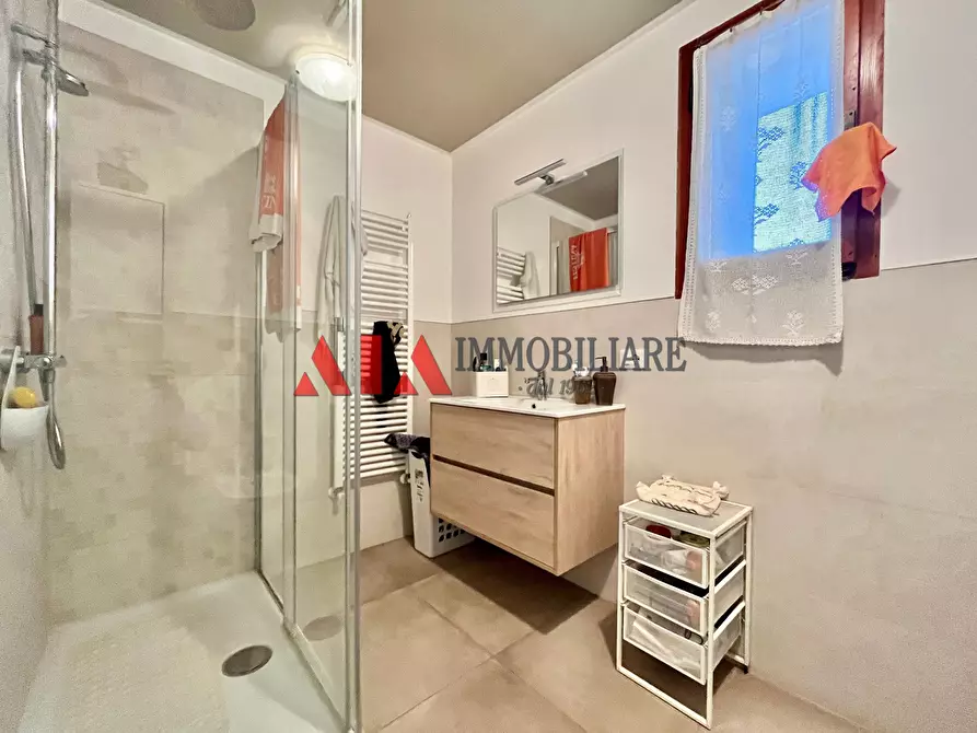 Immagine 17 di Villa in vendita  in Via Vittorio Veneto a Pontedera